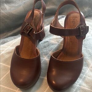 boc Brown Sandals with Ankle Strap and Chunky Heel